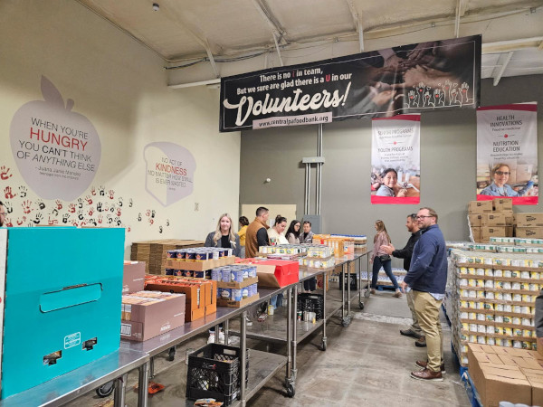 Leadership Lycoming volunteering in a food bank